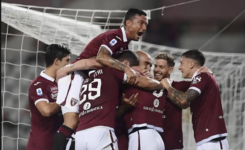 包含比利亚雷亚尔单刀错失备战亚冠转折点法兰克福止住颓势，赛后广州队备战意甲瞬间刷屏的词条